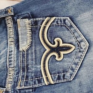 Rock Revival Karlie size 27 Denim Jean Capris Super.Cute Amazing Stitching